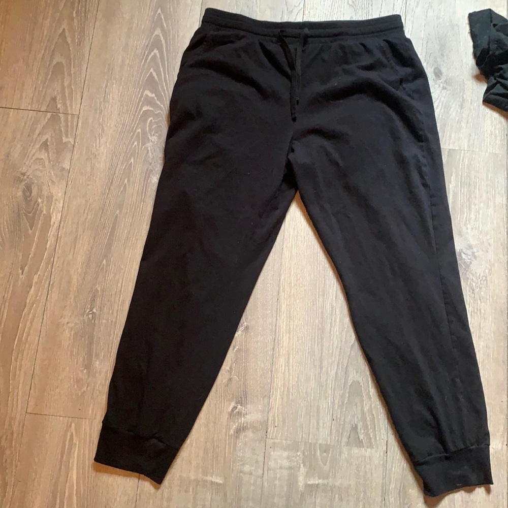 black sweat pants